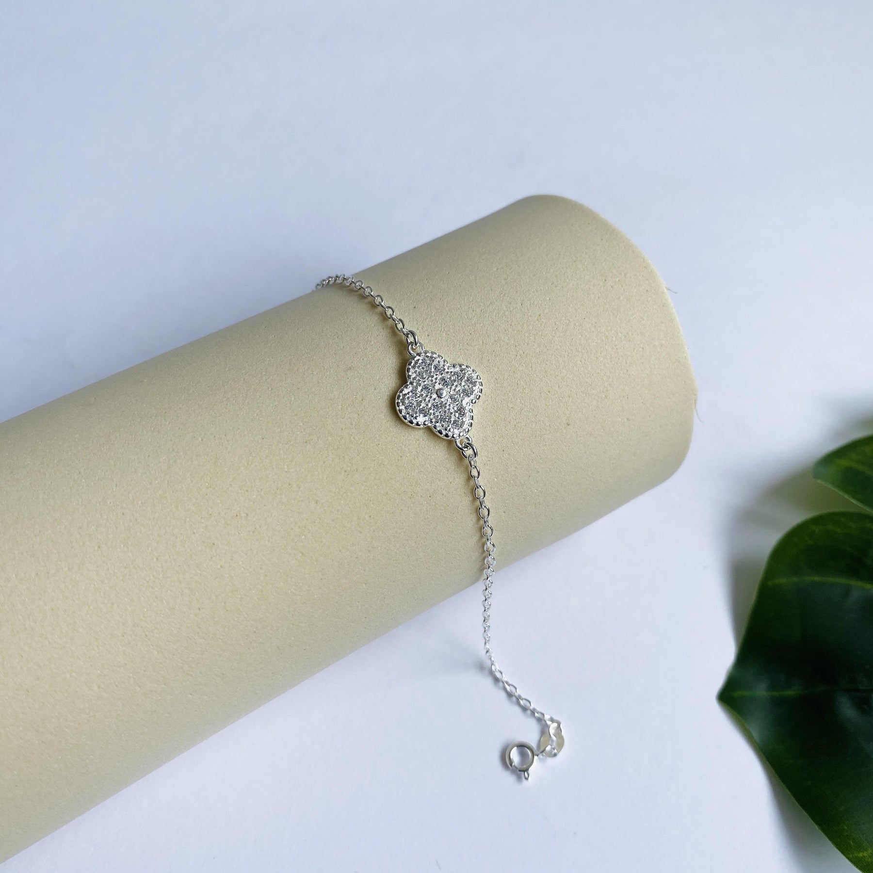 Pulseira Prata Trevo da Sorte Cristais Brilhantes