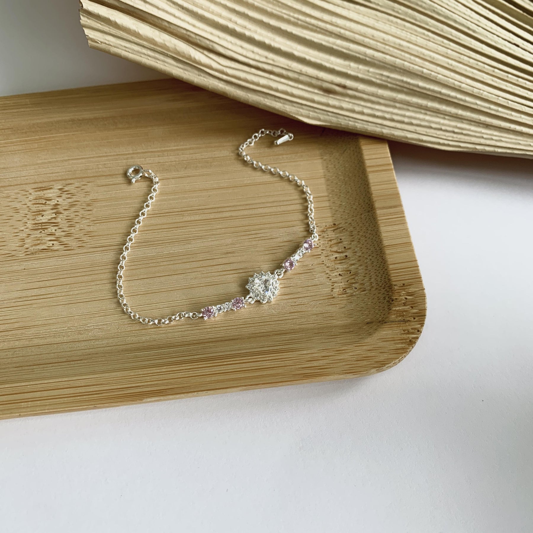 Pulseira Prata Coração Moldura com Cristais Cravejados