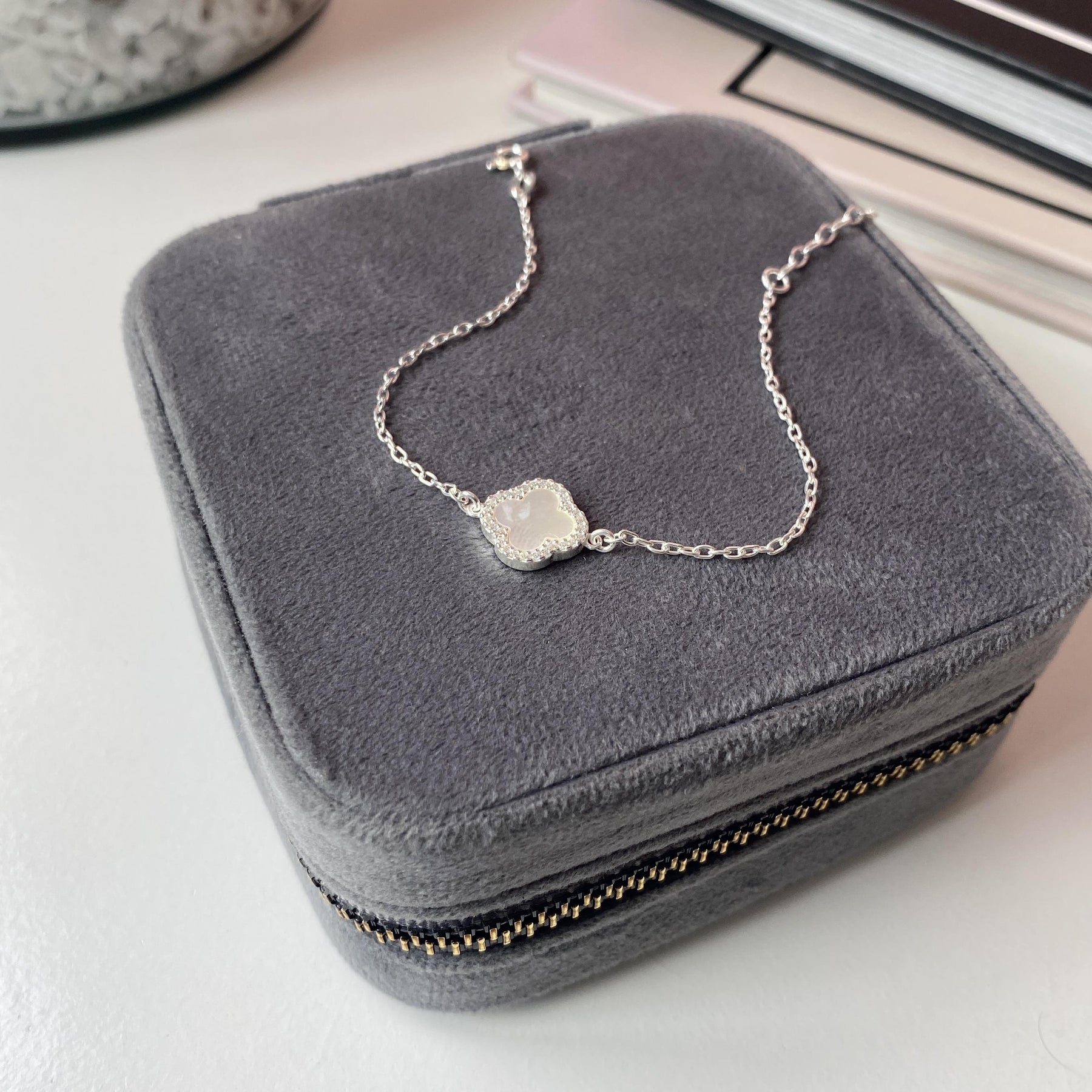 Pulseira Prata Trevo com Cristal Brilhante